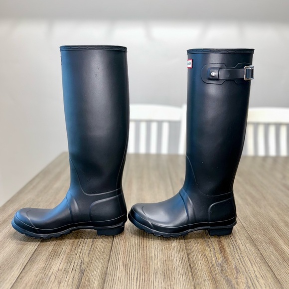 Hunter Women’s Original Matte Tour Buckle Strap Rain Boots - Picture 4 of 14